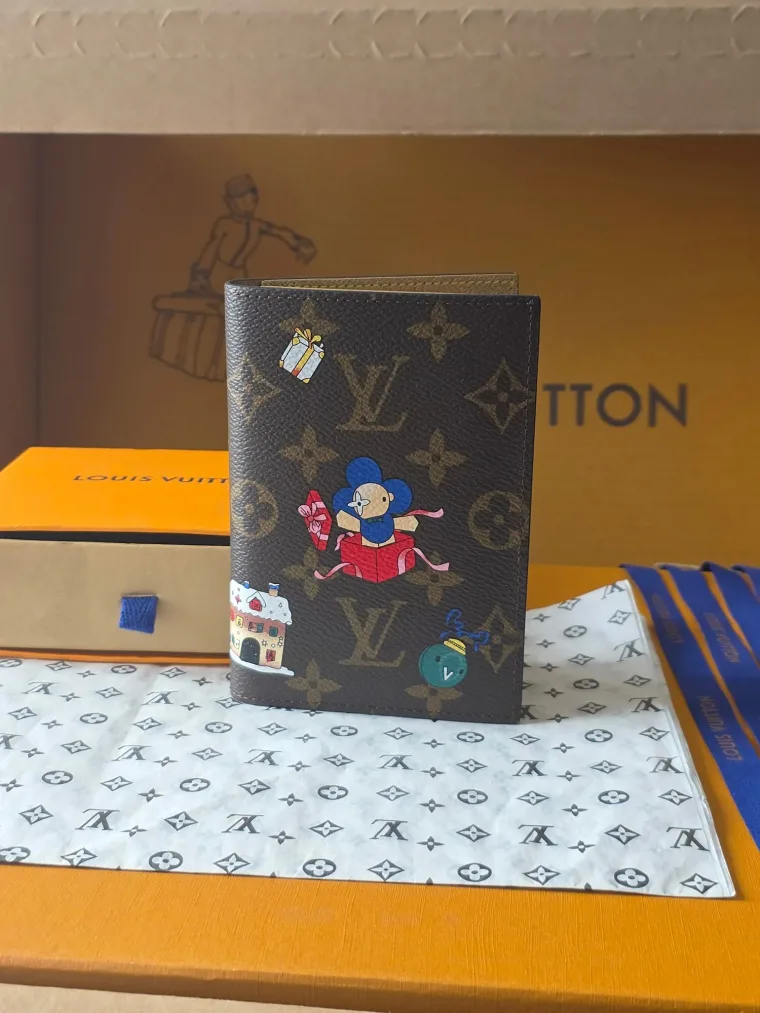 Louis Vuitton Обложка для паспорта