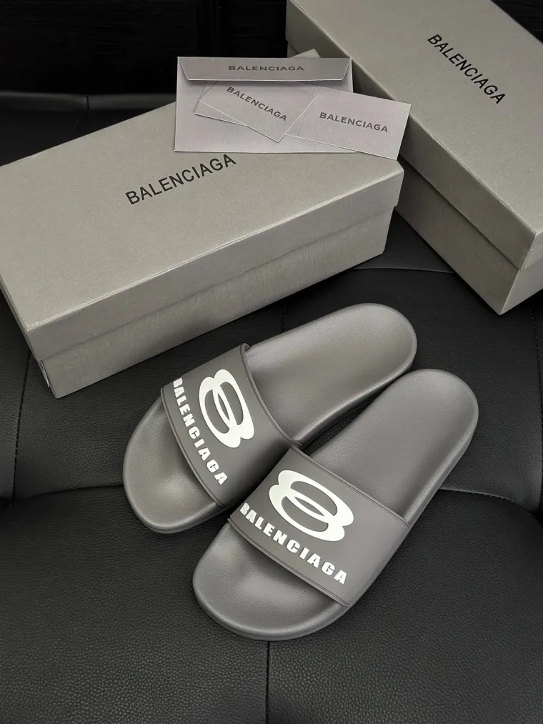 Balenciaga Шлепанцы
