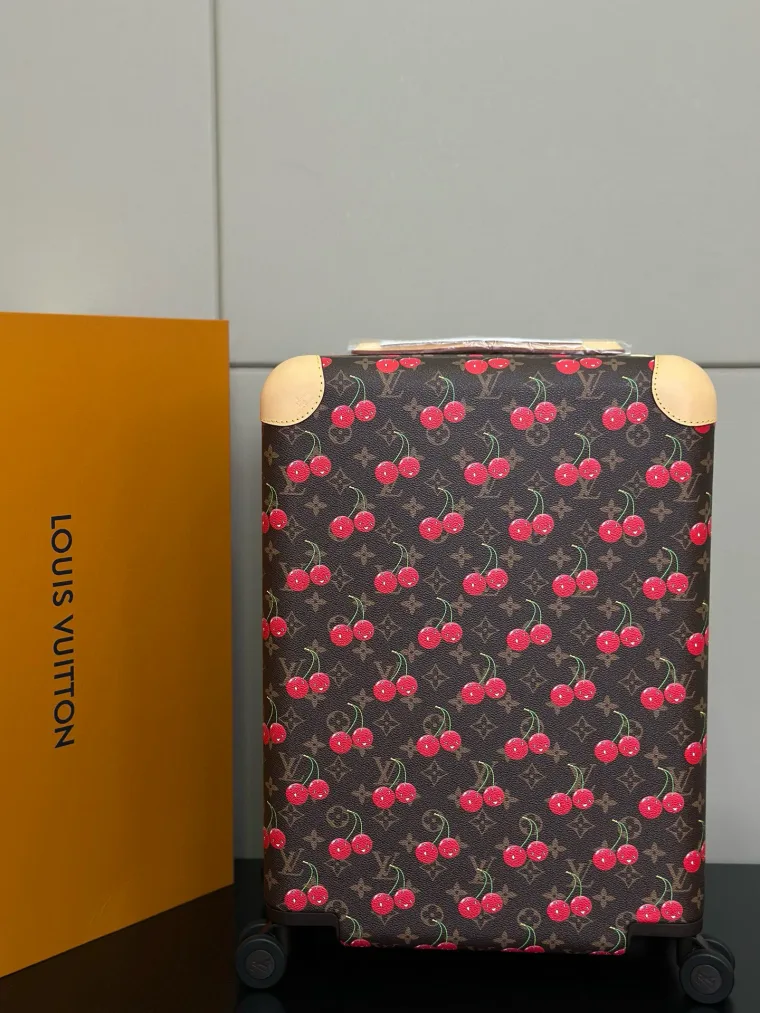 Louis Vuitton Чемодан Horizon 55 с вишнёвым принтом