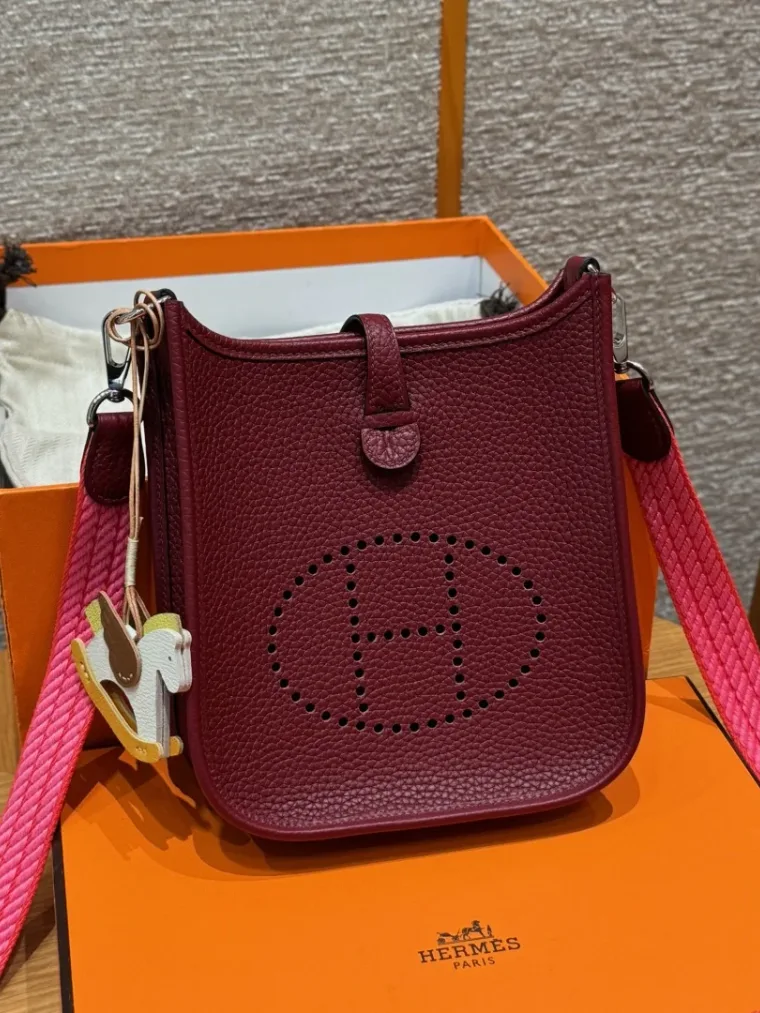 Hermes Сумка Evelyne 16 см Clemence 55/Rouge H