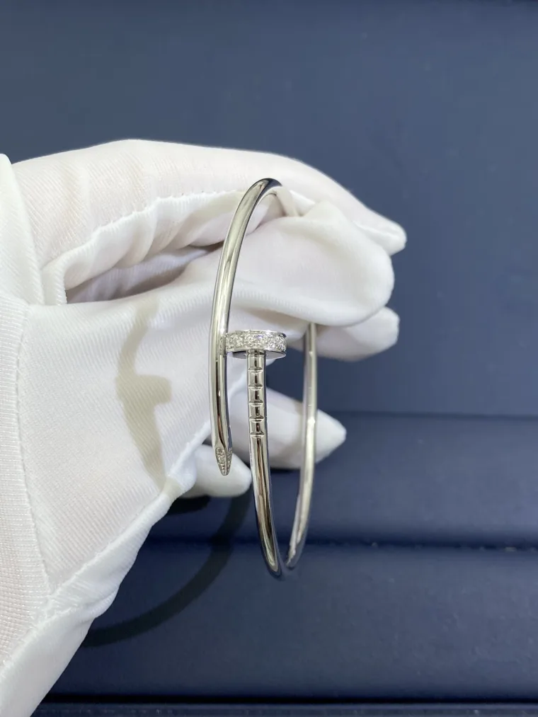 Cartier Браслет-гвоздь из белого золота с бриллиантами