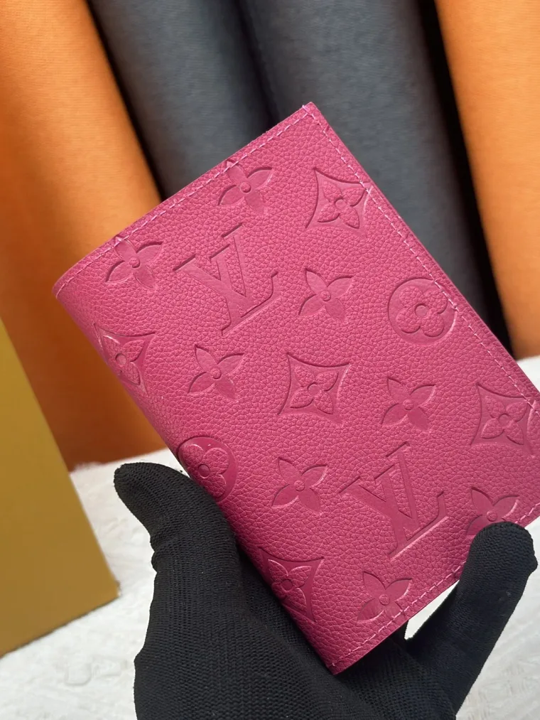 Louis Vuitton Обложка для паспорта