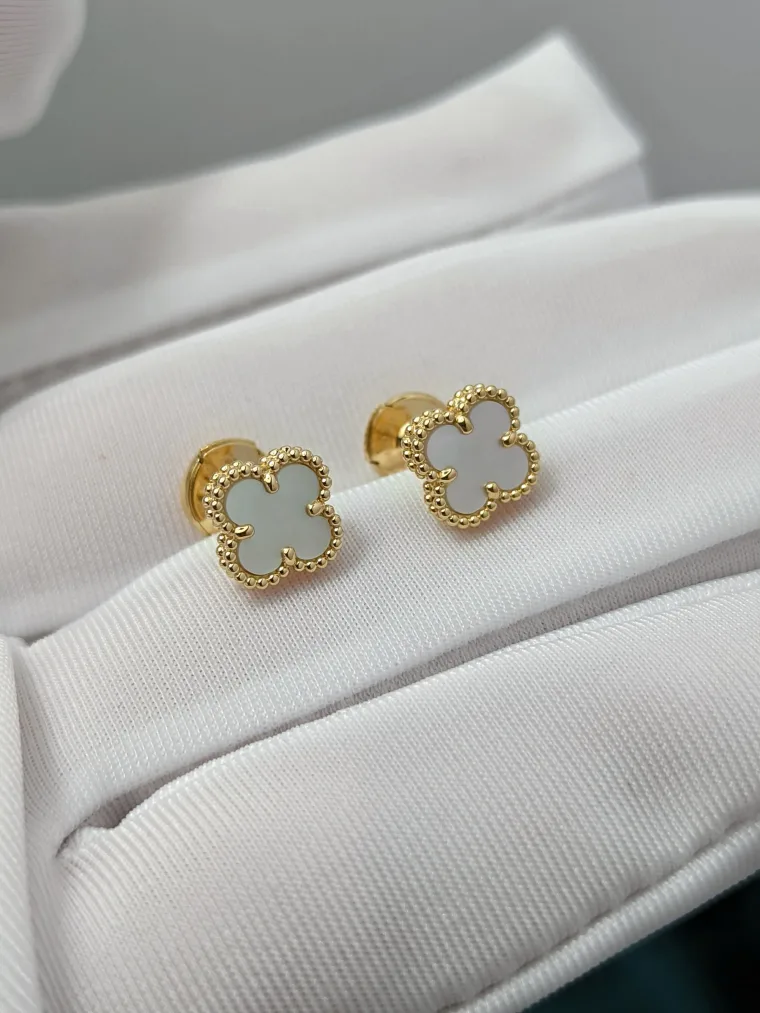 Van Cleef & Arpels Серьги-гвоздики «Четырехлистник»
