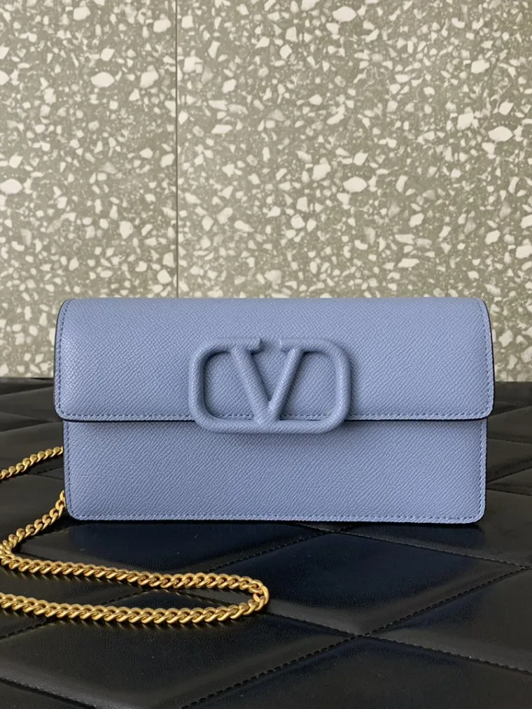 Valentino Голубая сумка на плечо VLogo на цепочке