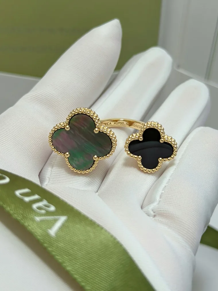 Van Cleef & Arpels Кольцо с мотивом четырёхлистника из жёлтого золота