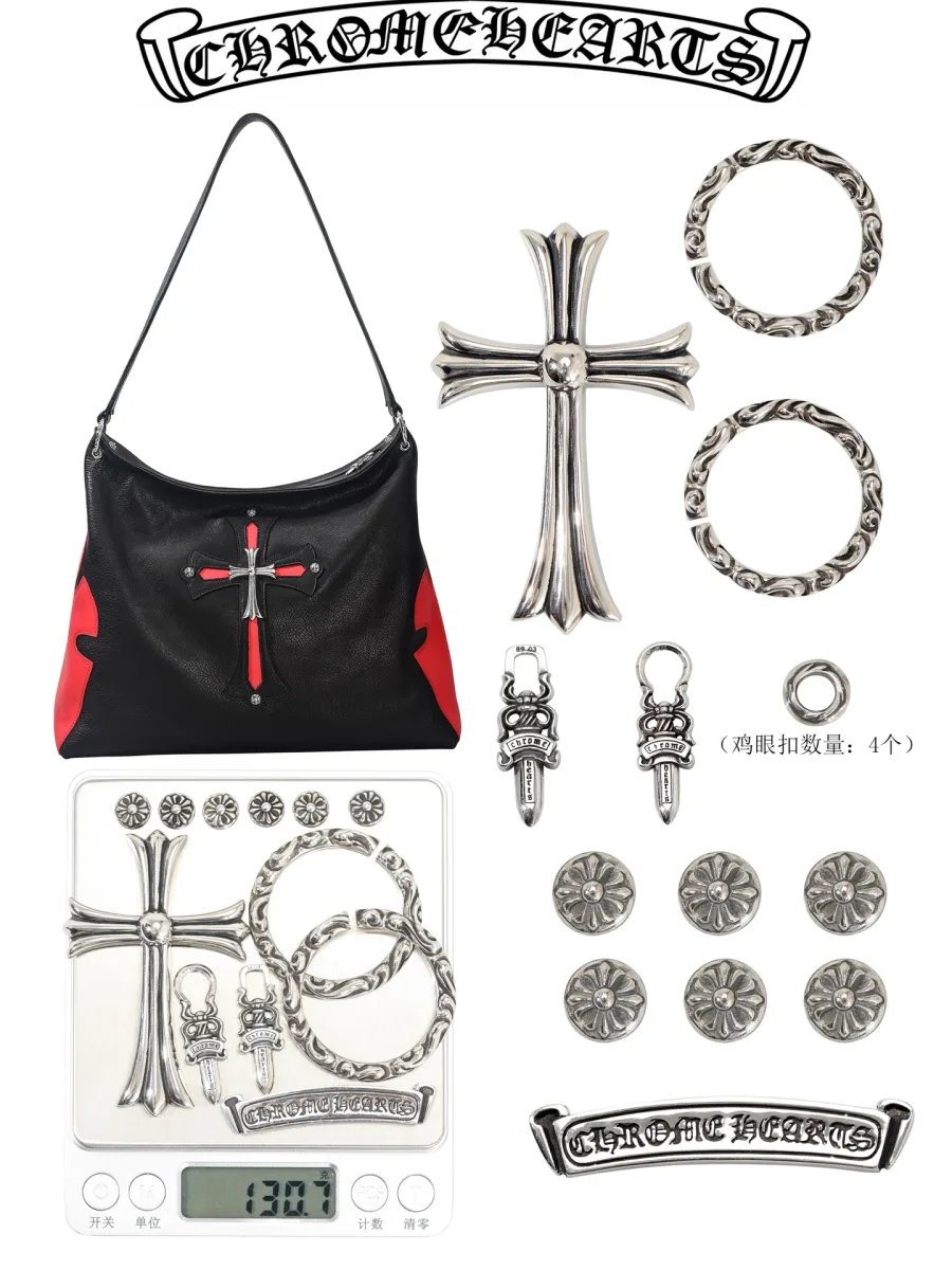 Вид спереди на сумку Chrome Hearts с серебряной фурнитурой