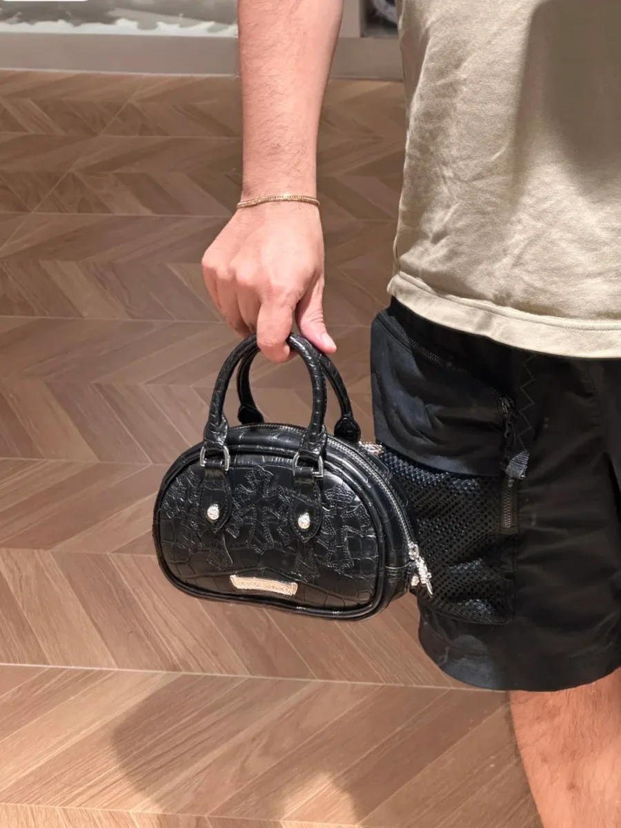 Чёрная сумка Chrome Hearts с серебряным пуллером-кинжалом
