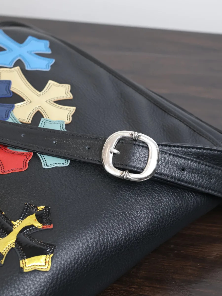 Нижняя часть сумки Chrome Hearts с серебряными ножками
