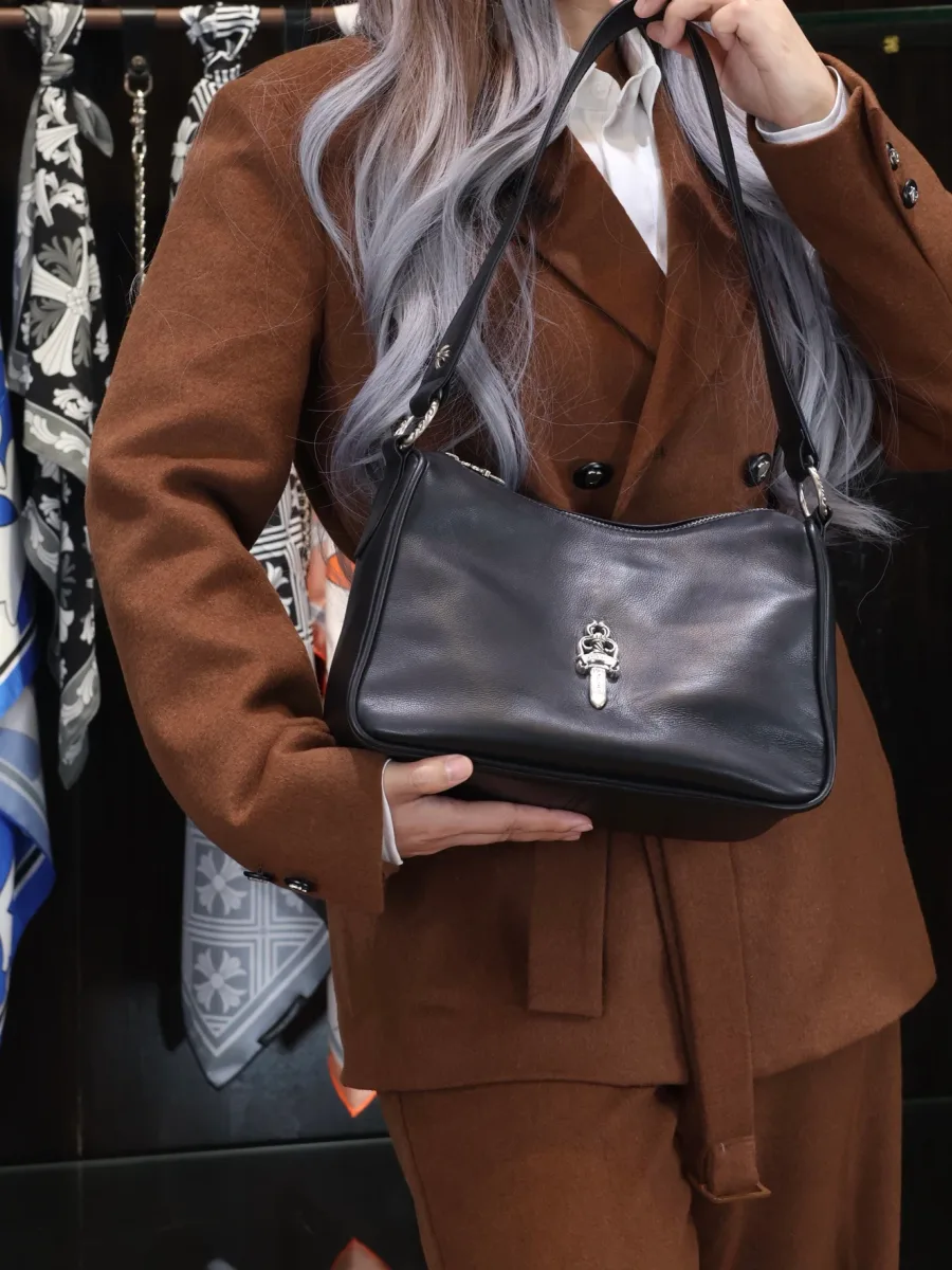Детали плечевого ремня сумки Chrome Hearts