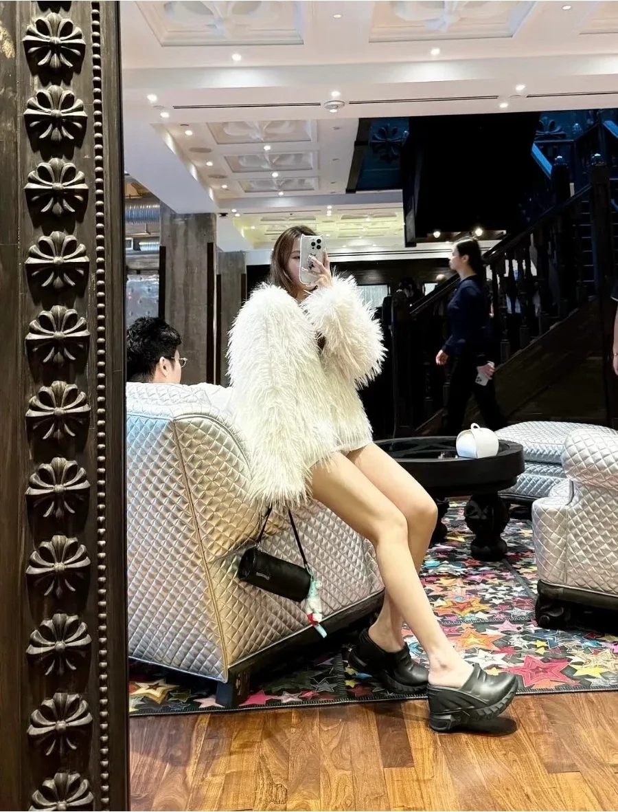 Кожаная сумка-тубус Chrome Hearts в горизонтальном положении