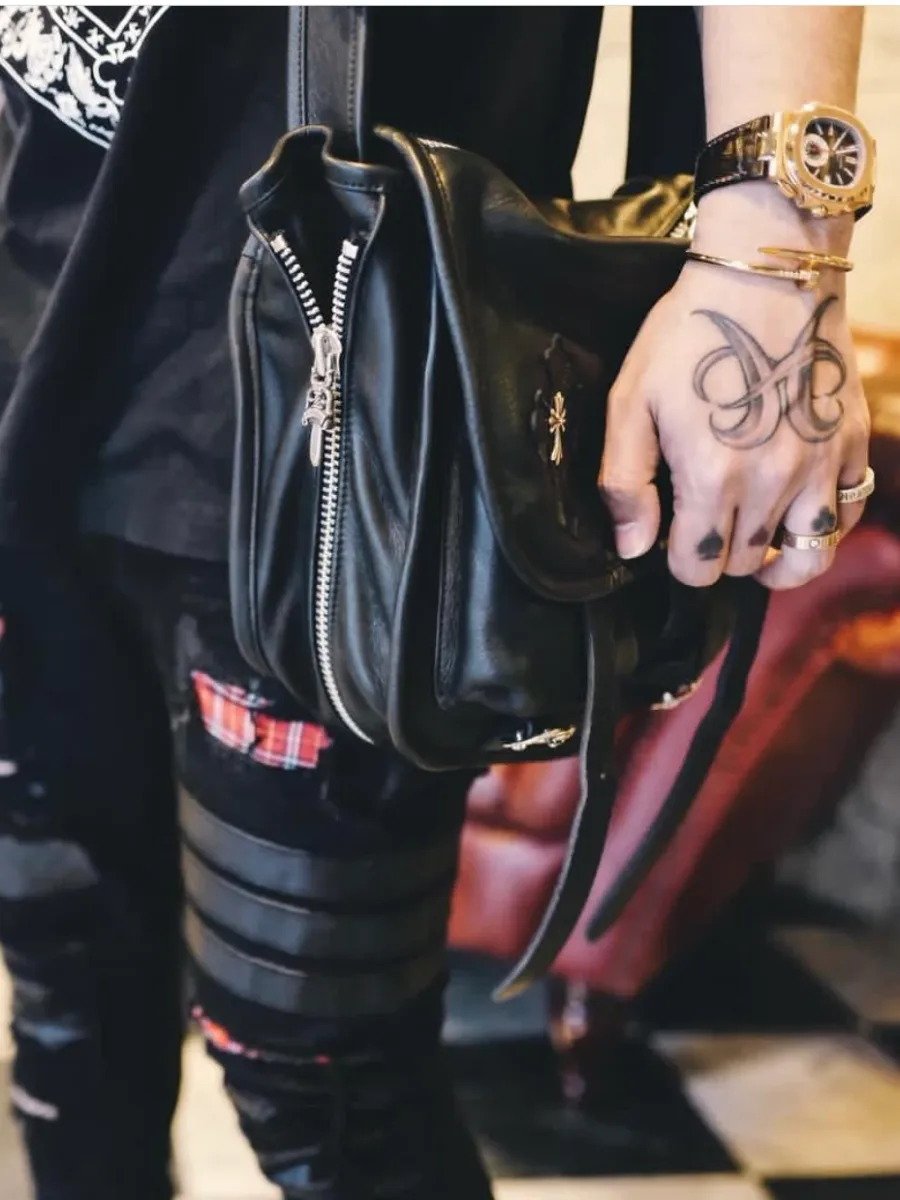 Серебряная молния с гравировкой Chrome Hearts