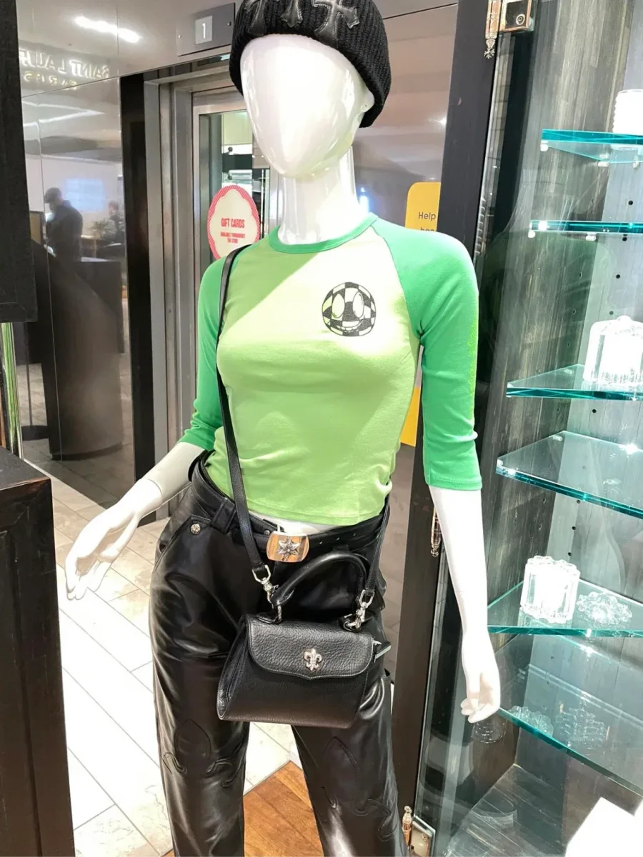 Внутренняя подкладка и карманы сумки Chrome Hearts