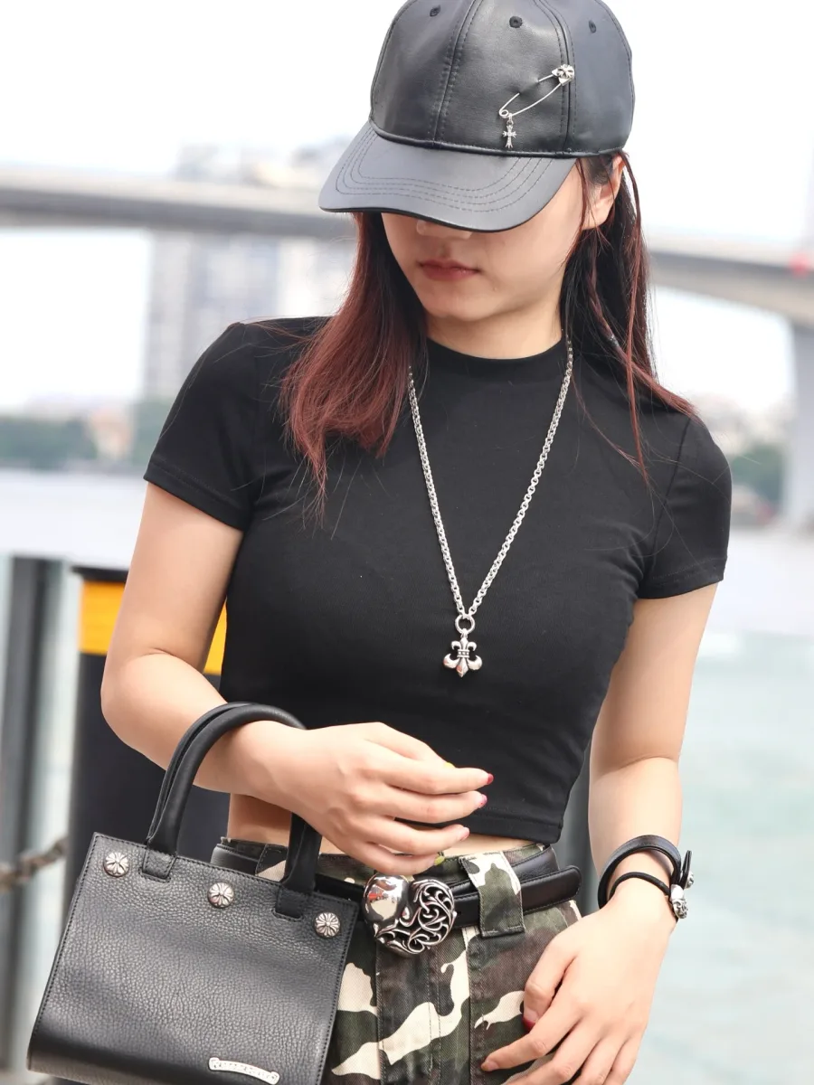 Вид на сумку Chrome Hearts сверху