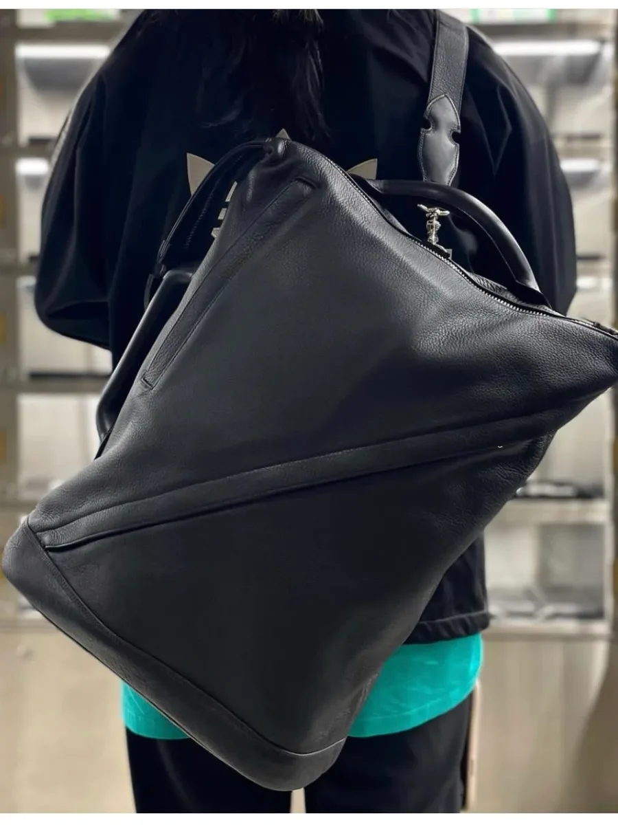 Вид спереди на кожаный рюкзак Chrome Hearts