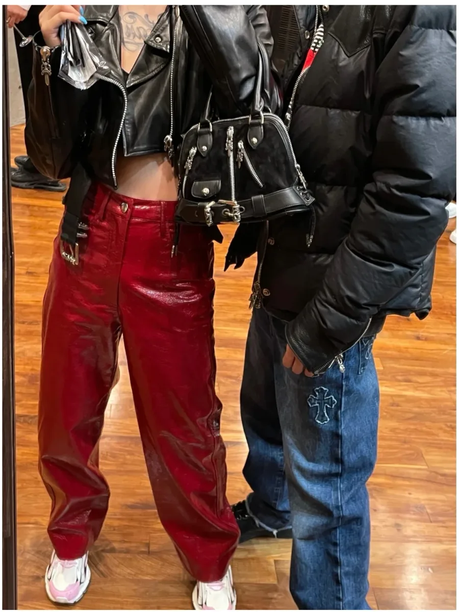 Серебряная фурнитура на сумке Chrome Hearts