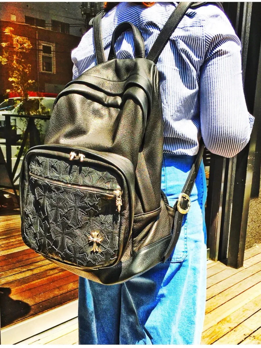 Верхняя ручка и детали отделки рюкзака Chrome Hearts