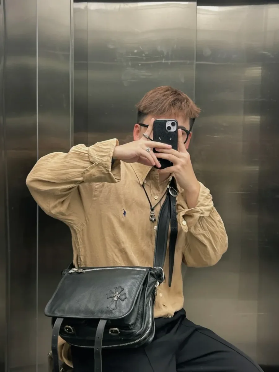 Металлическая застежка сумки Chrome Hearts детализация