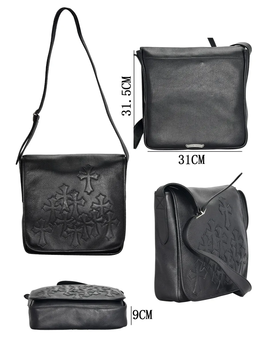 Крупный план серебряной фурнитуры Chrome Hearts на сумке
