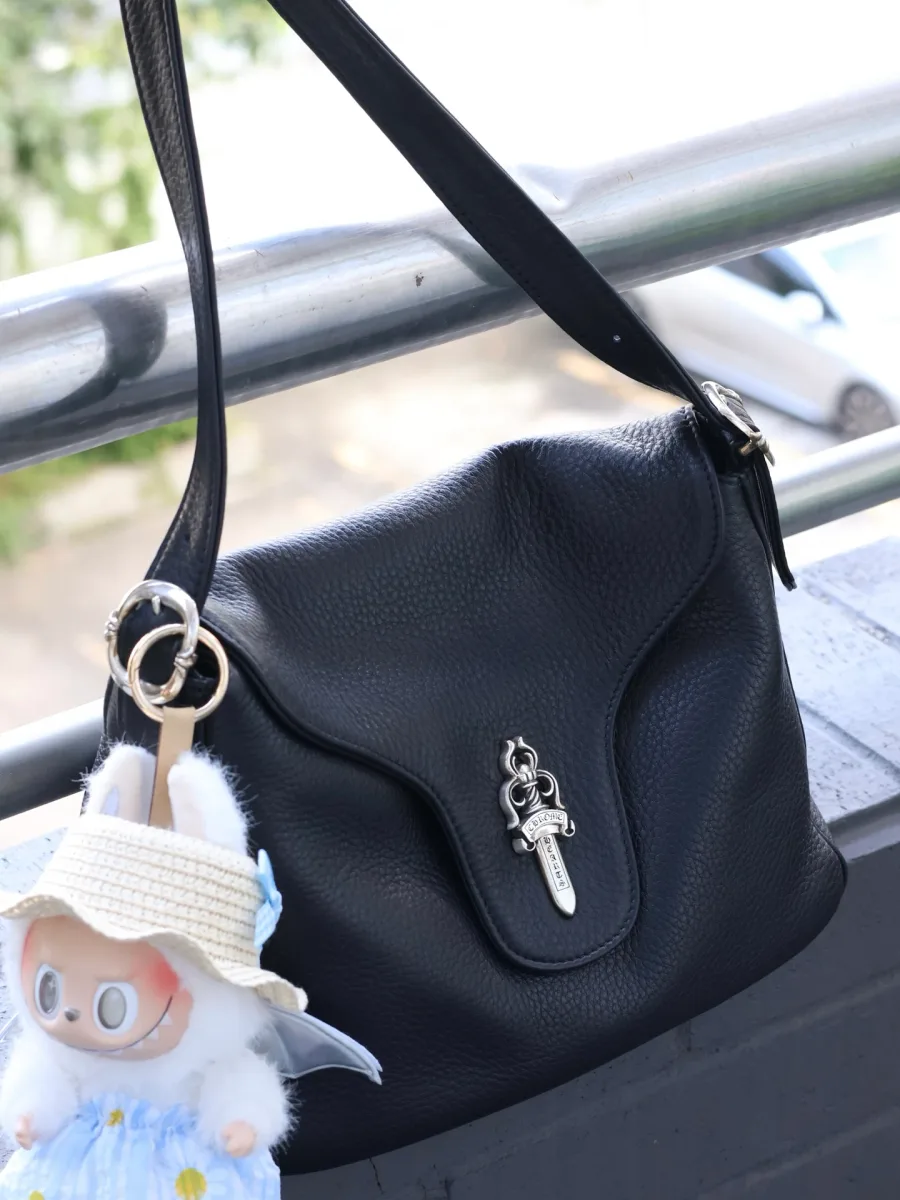 Внутренняя подкладка и логотип Chrome Hearts