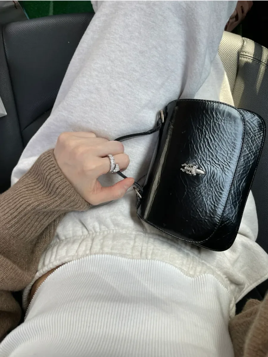 Детальный вид крепления ремня Chrome Hearts