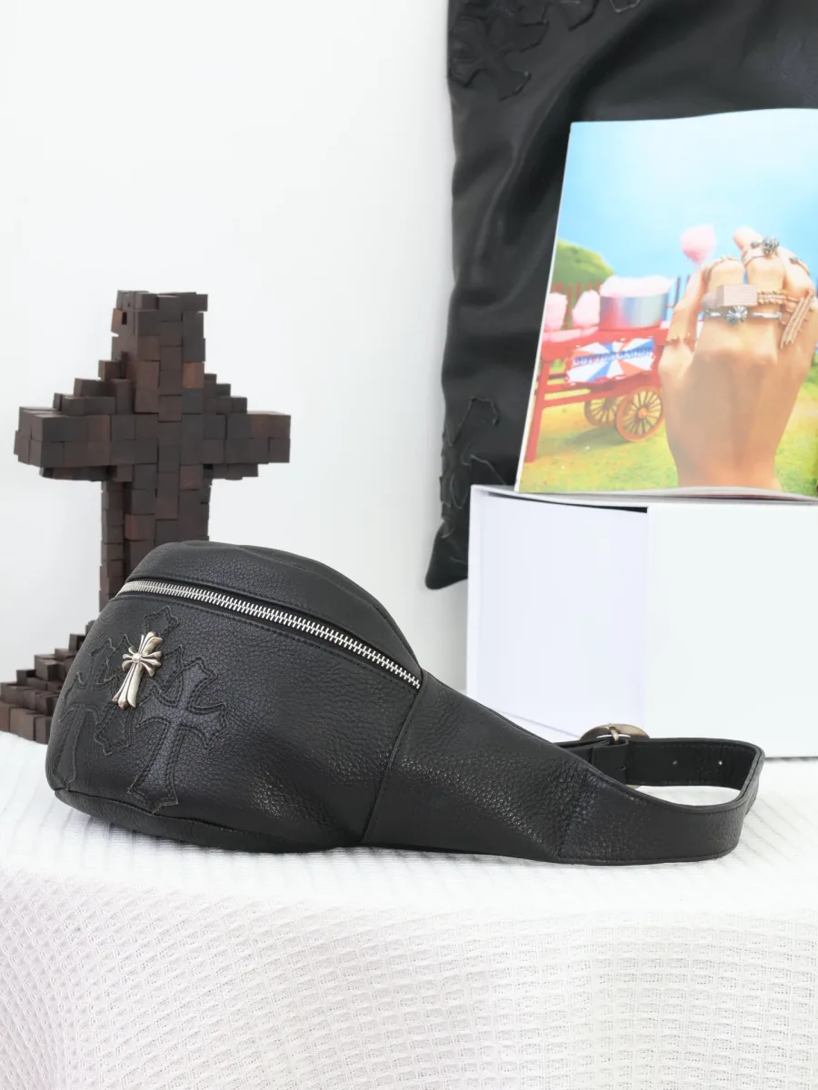 Вид спереди на кожаную сумку Snat Pack