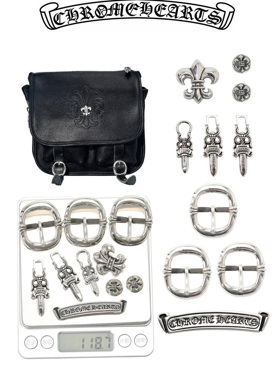 Вид спереди на сумку Chrome Hearts кожа