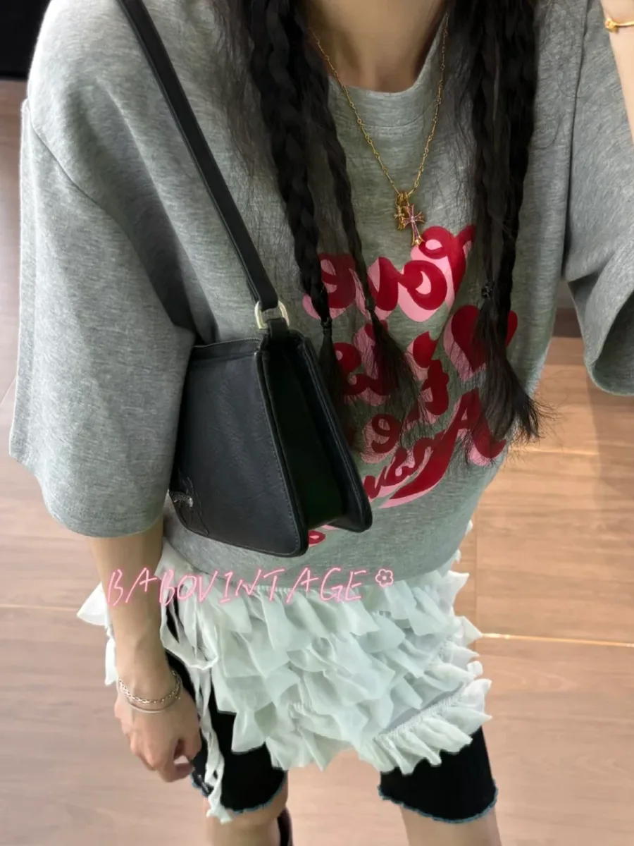 Металлическая застежка на сумке Chrome Hearts