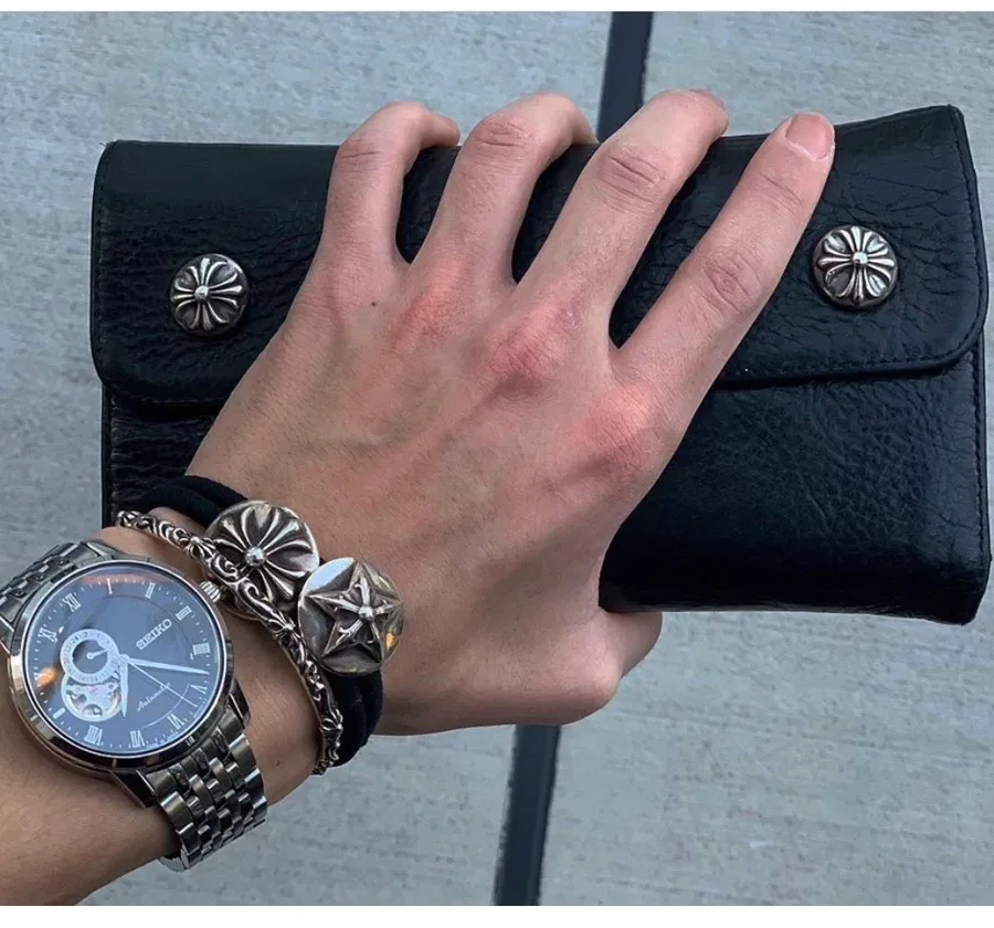 Полностью развернутый черный кошелек Chrome Hearts