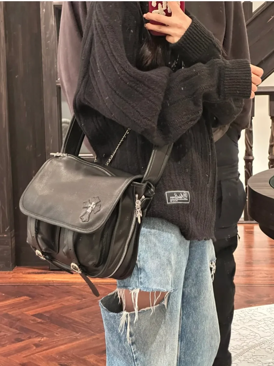 Крепление фурнитуры к кожаному корпусу Chrome Hearts