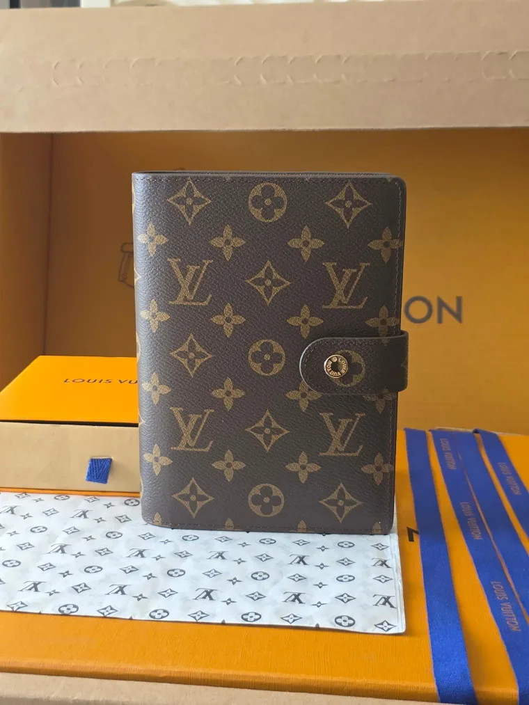 Louis Vuitton Обложка для паспорта