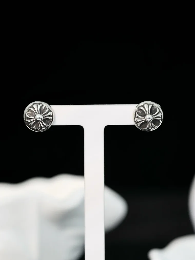 Chrome Hearts Серьги-гвоздики с рельефным цветочным мотивом
