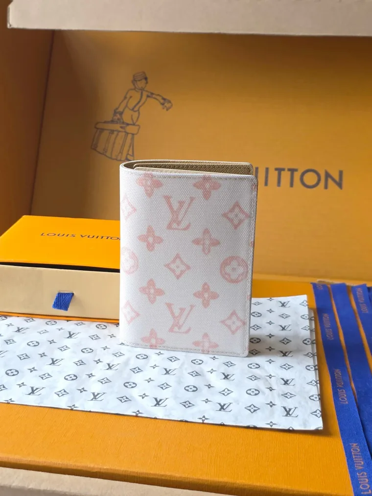 Louis Vuitton Обложка для паспорта