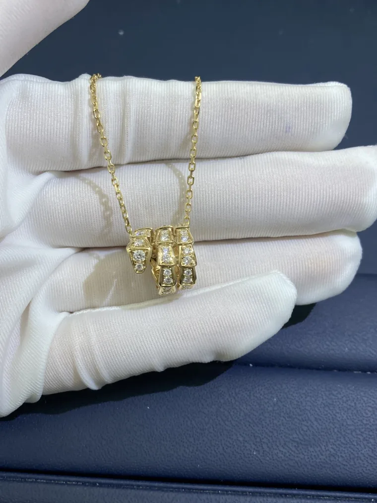 Bvlgari Цепочка с подвеской из жёлтого золота с бриллиантами