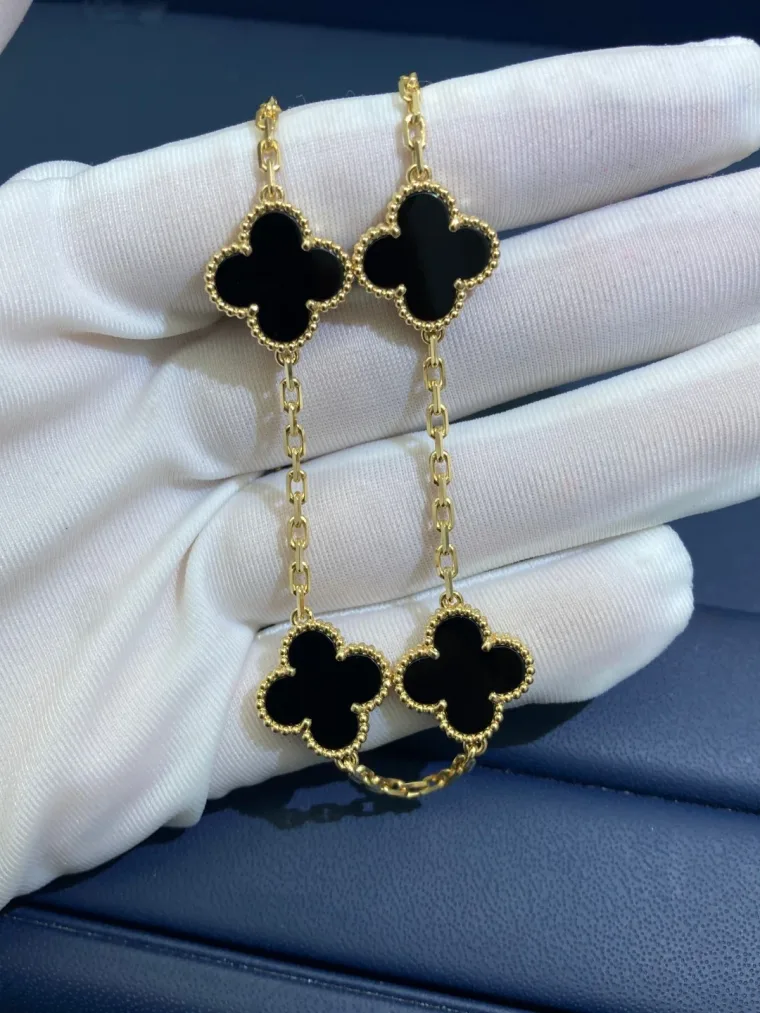Van Cleef & Arpels Колье с подвесками-четырёхлистниками