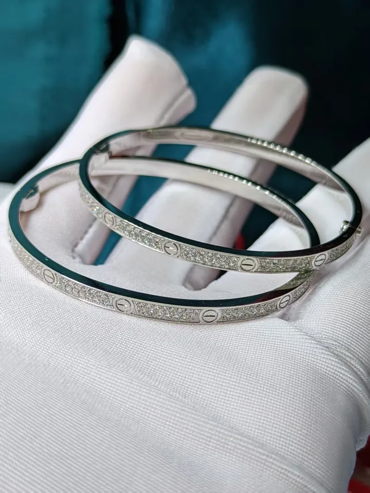 Cartier Комплект из двух браслетов из белого золота с бриллиантами
