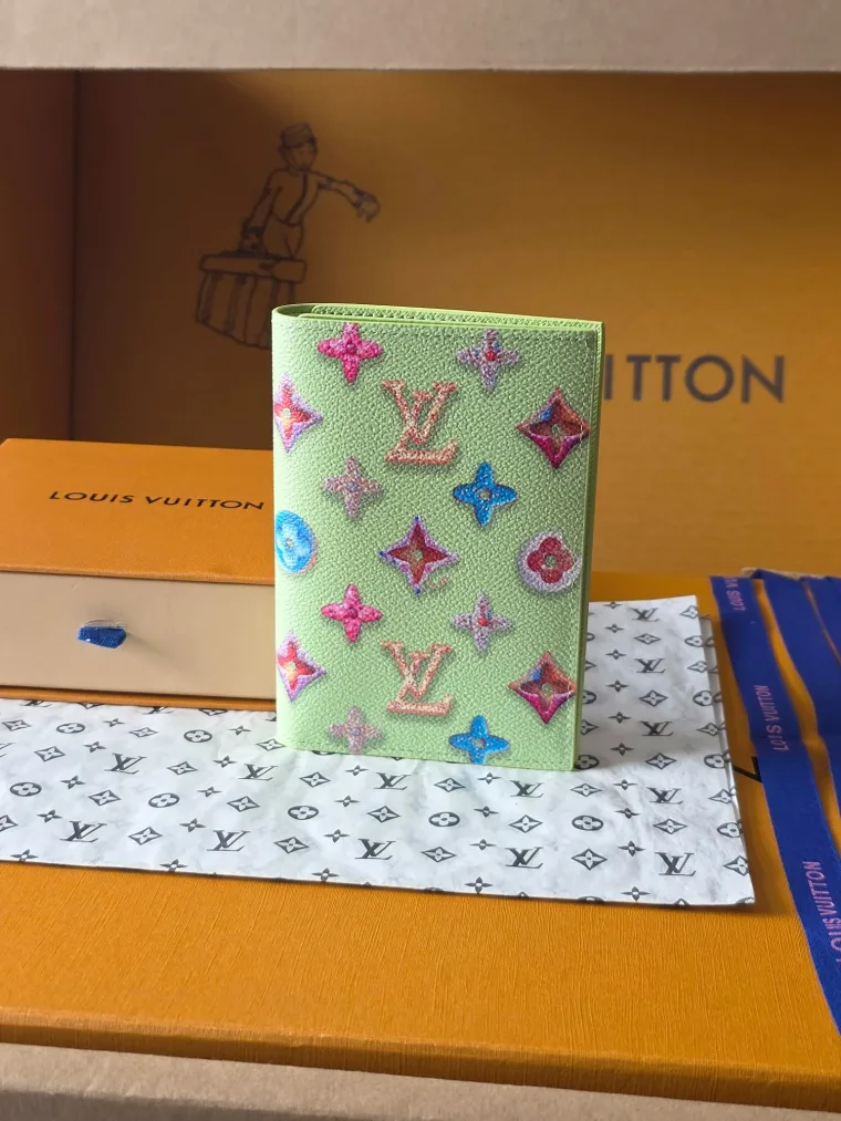 Louis Vuitton Обложка для паспорта