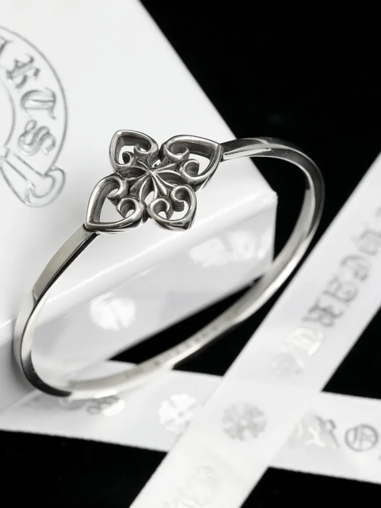 Chrome Hearts Жесткий серебряный браслет-бэнгл с ажурным мотивом