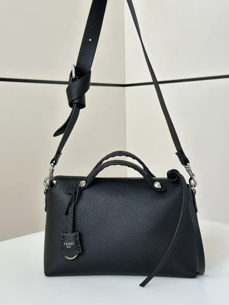Fendi Чёрная сумка By The Way Selleria Medium