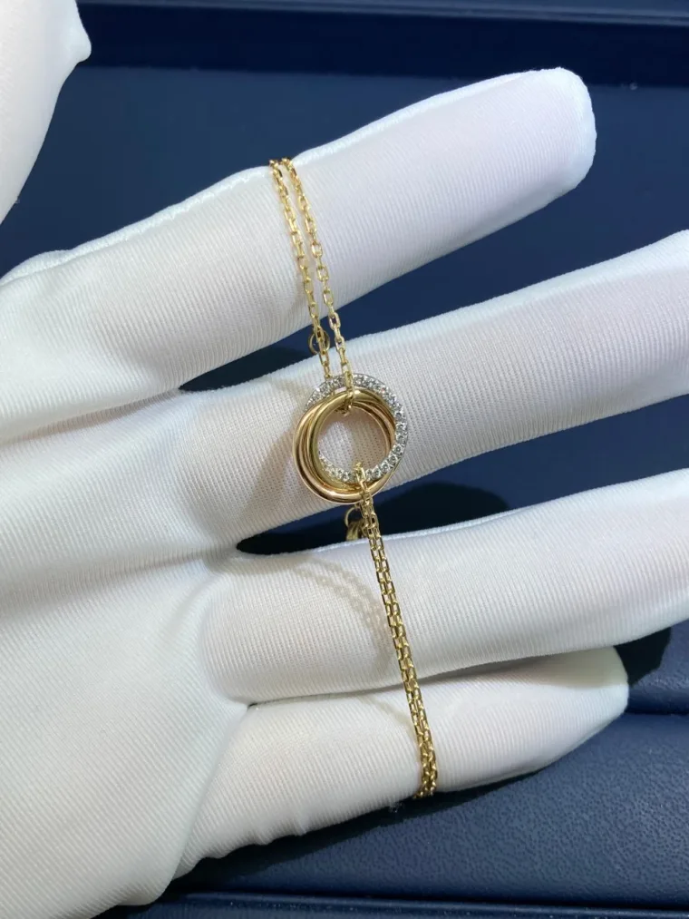 Cartier Колье с подвеской из переплетающихся колец и бриллиантами