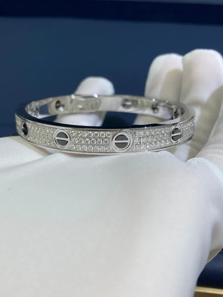 Cartier Браслет Love из белого золота с бриллиантами