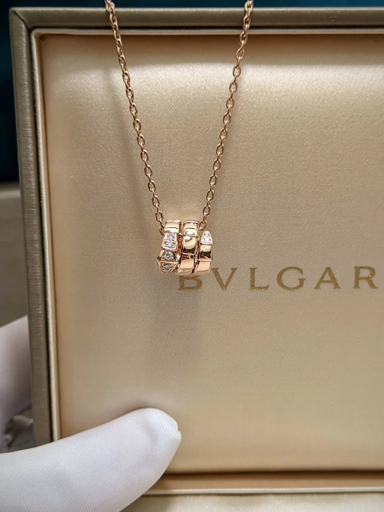 Bvlgari Цепочка с подвеской из розового золота с бриллиантами