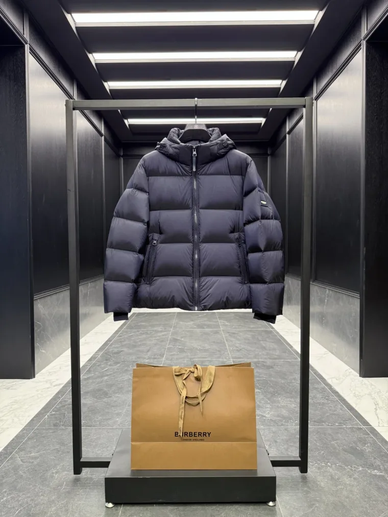 Burberry Пуховик с логотипом