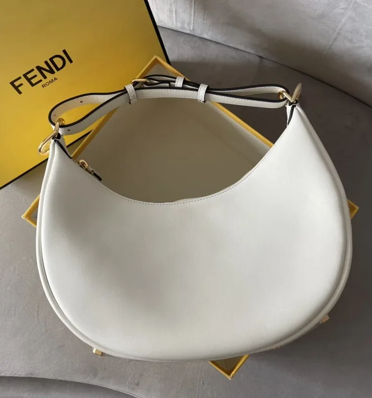 Fendi Белая сумка-хобо Fendigraphy с золотистым логотипом