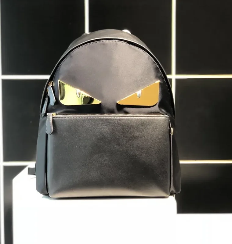 Fendi Чёрный рюкзак Bag Bugs с золотистыми деталями