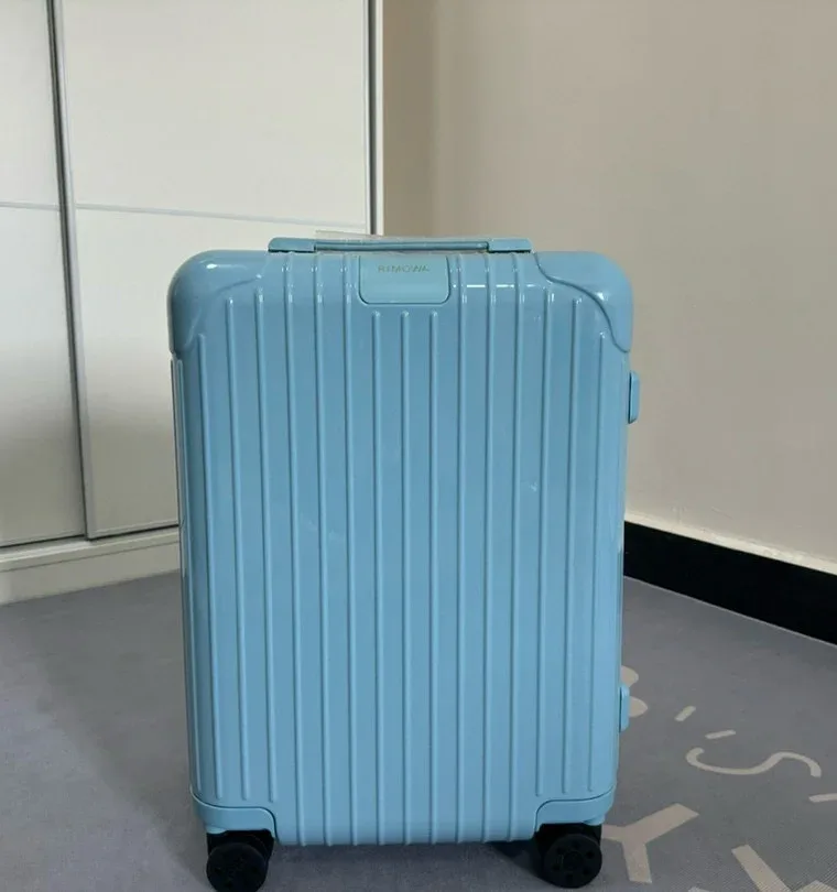 Rimowa Чемодан Essential