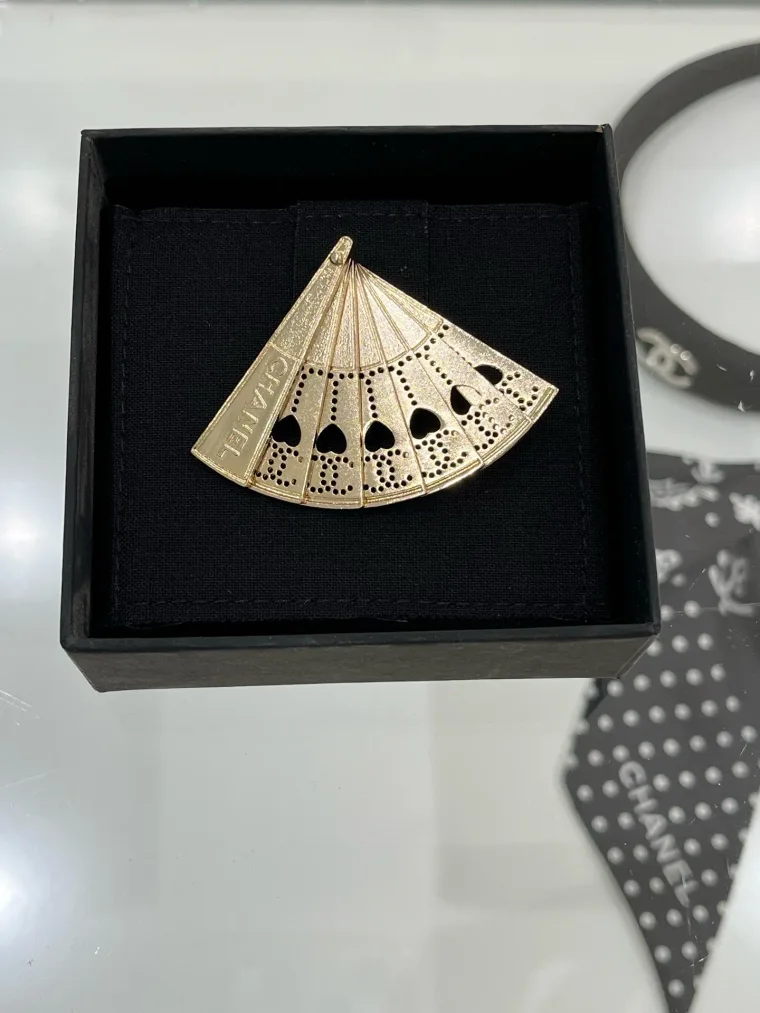 Chanel Брошь