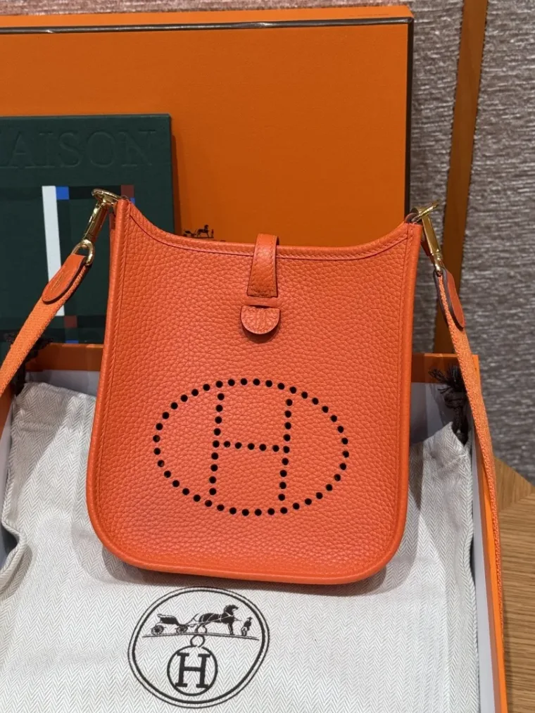 Hermes Сумка Evelyne 16 см Clemence 93/Orange