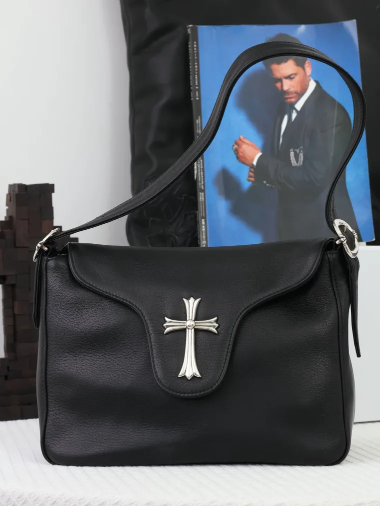 Chrome Hearts Кожаная сумка на плечо с крестом K696