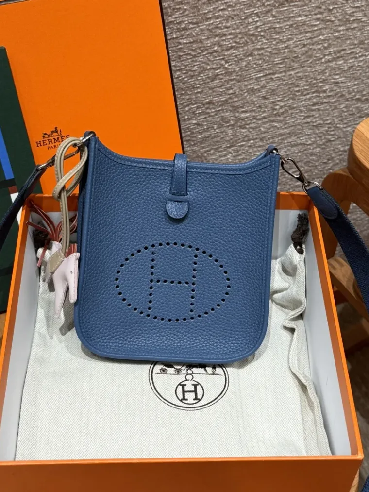 Hermes Сумка Evelyne 16 см Clemence R2/Blue Agate