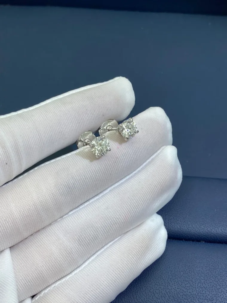 Cartier Серьги-гвоздики с бриллиантами